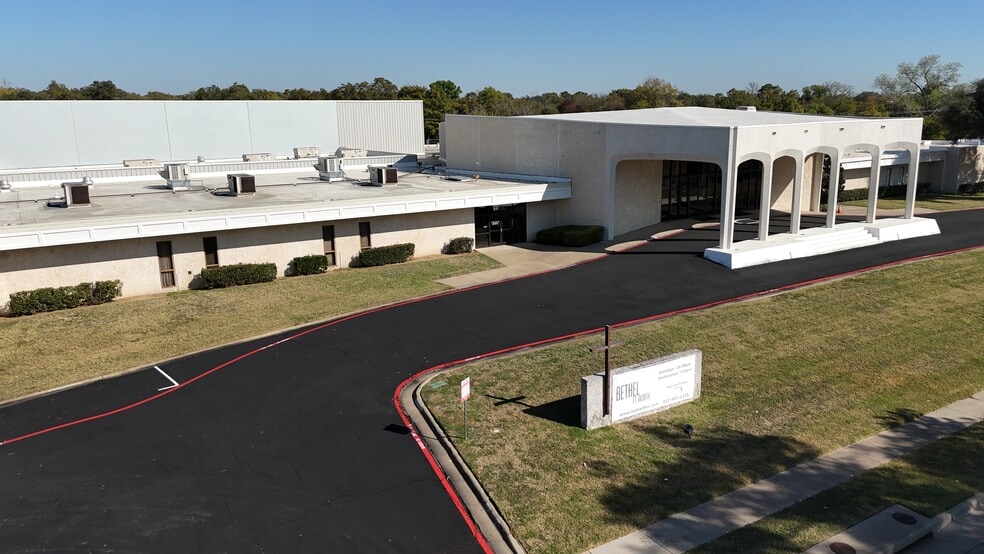 More Photos Of 6801 Meadowbrook Dr, Fort Worth Specialty For Sale