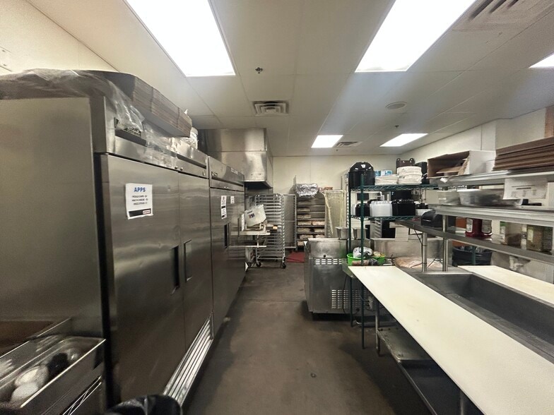 More Photos Of 3657 Fishcreek Rd, Stow Freestanding For Lease
