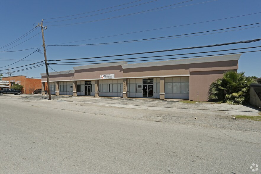 More Photos Of 5108-5112 Ashbrook Dr, Houston Freestanding For Lease