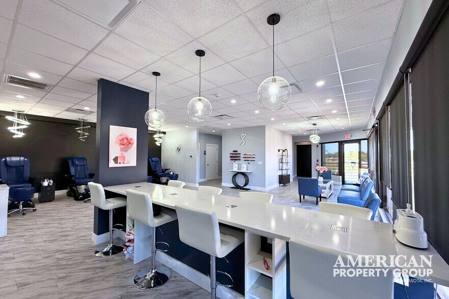 More Photos Of 2345 Bee Ridge Rd, Sarasota Storefront Retail Office For Sale