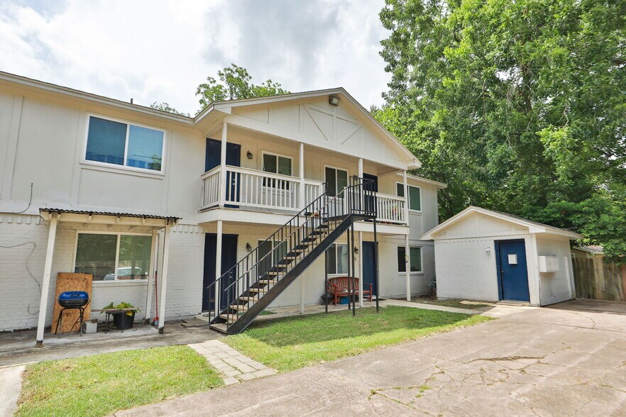 More Photos Of 1312 W Adoue St, Alvin Apartments For Sale