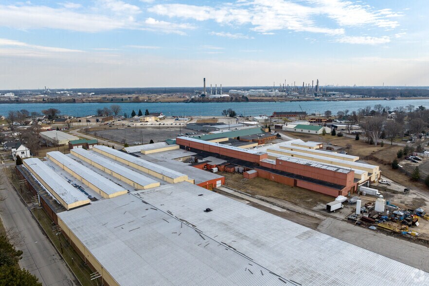 More Photos Of 2500 Moak St, Port Huron Unknown For Lease