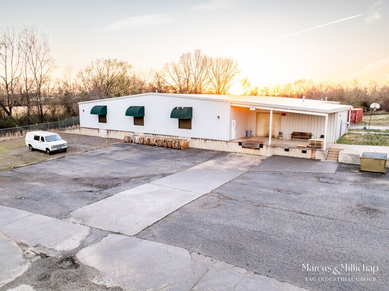 More Photos Of 218 Massengale Rd, Clarksville Warehouse For Sale