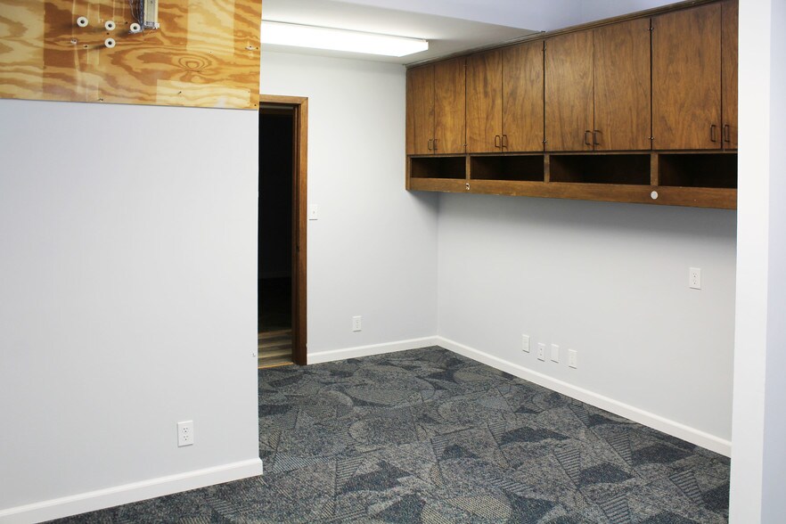 More Photos Of 1102-1108 Poplar Pl, Rogers Medical For Lease