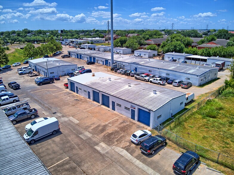 More Photos Of 15502 Old Galveston Rd, Webster Light Manufacturing For Lease