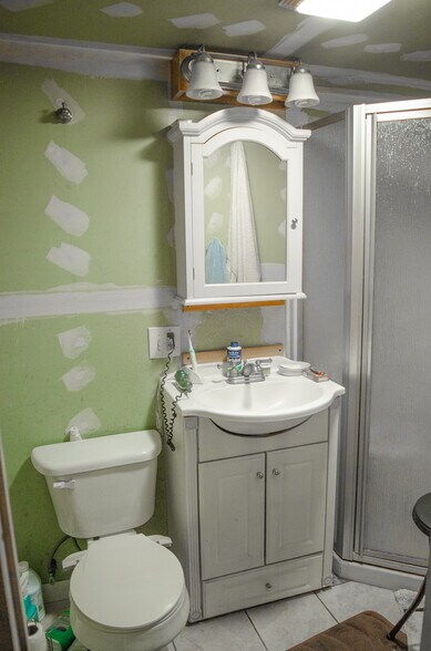 More Photos Of 9 E Oreilly St, Kingston Freestanding For Sale