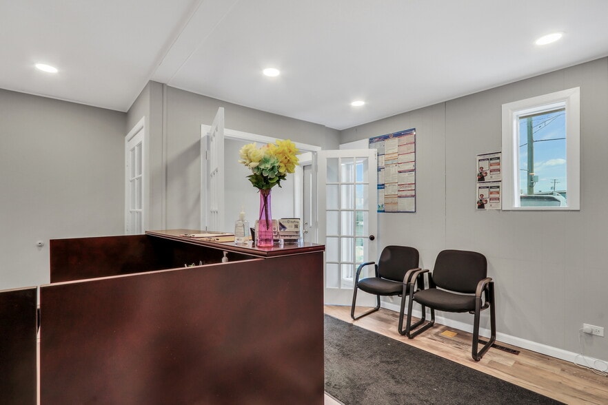More Photos Of 1400 Sunset Ave, Waukegan Medical For Sale