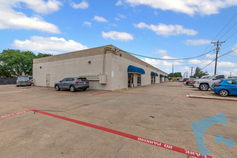 More Photos Of 732-750 W Hurst Blvd, Hurst Flex For Lease