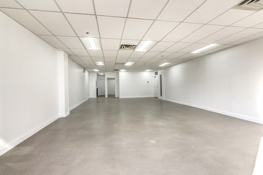 More Photos Of 6855 Av De L'épée, Montréal Office For Lease