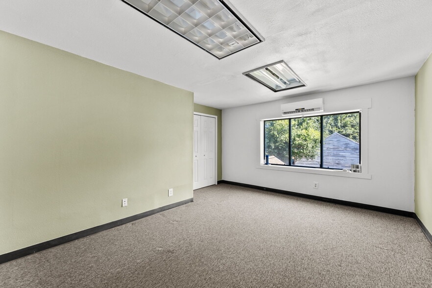 More Photos Of 2741 Franklin Blvd, Sacramento Storefront Retail Office For Sale