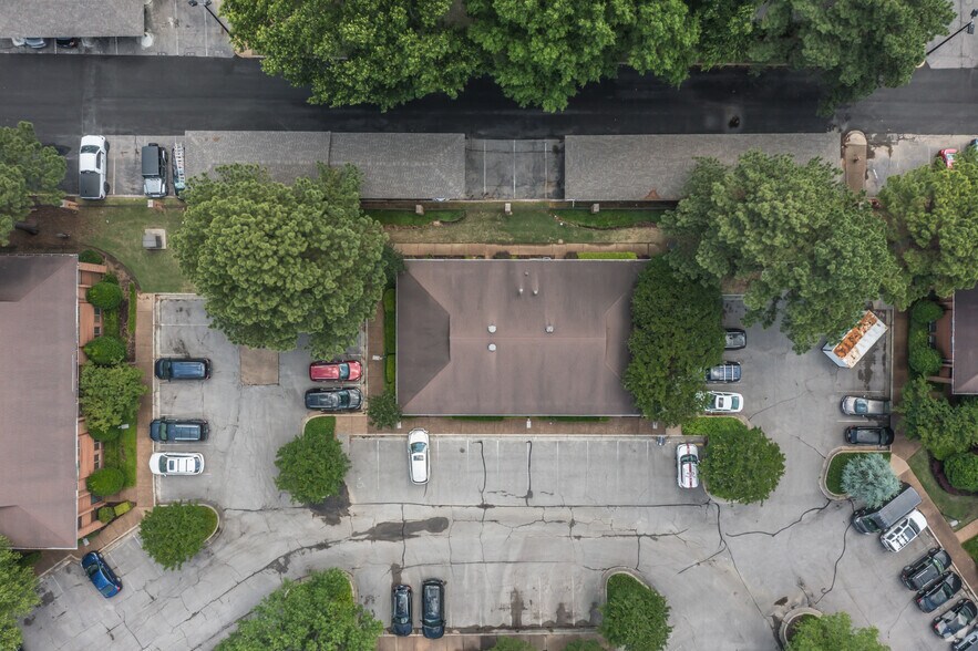 More Photos Of 4727-4729 Spottswood Ave, Memphis Office For Lease