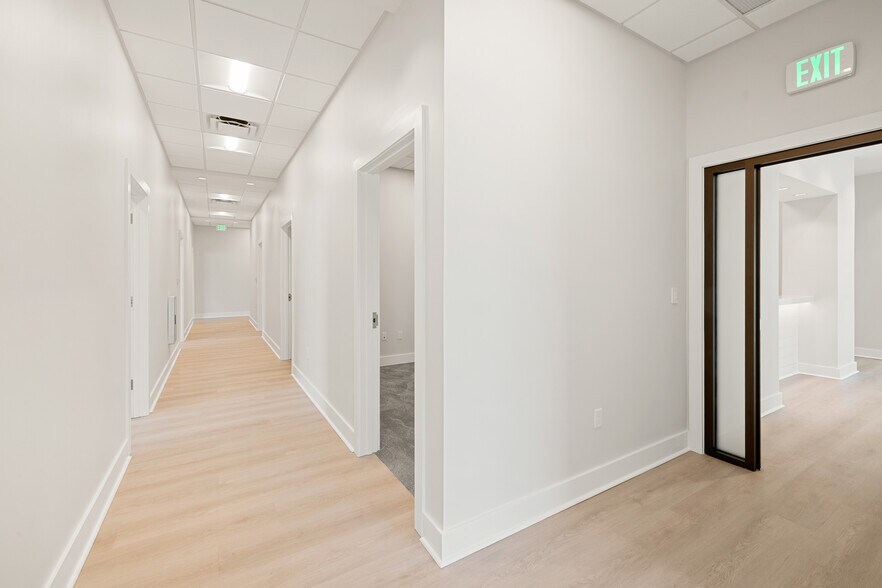 More Photos Of 8111 Broadway Ave E, Estero Storefront Retail Office For Lease