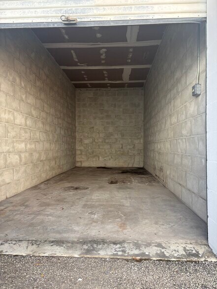 More Photos Of 820 Carswell Ave, Daytona Beach Self Storage For Sale