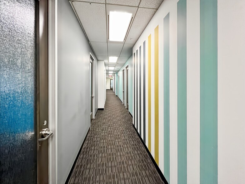 More Photos Of 2000 Av McGill College, Montréal Coworking Space