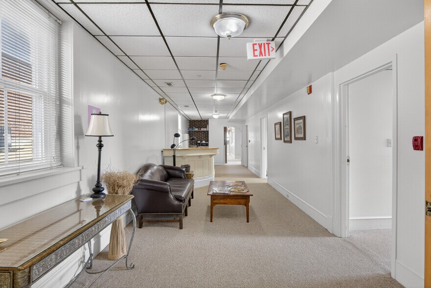 More Photos Of 104-110 S Hill Ave, South Hill Office Residential For Lease
