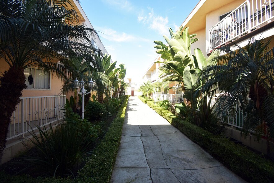 More Photos Of 3835 W 104th St, Inglewood Apartments For Sale