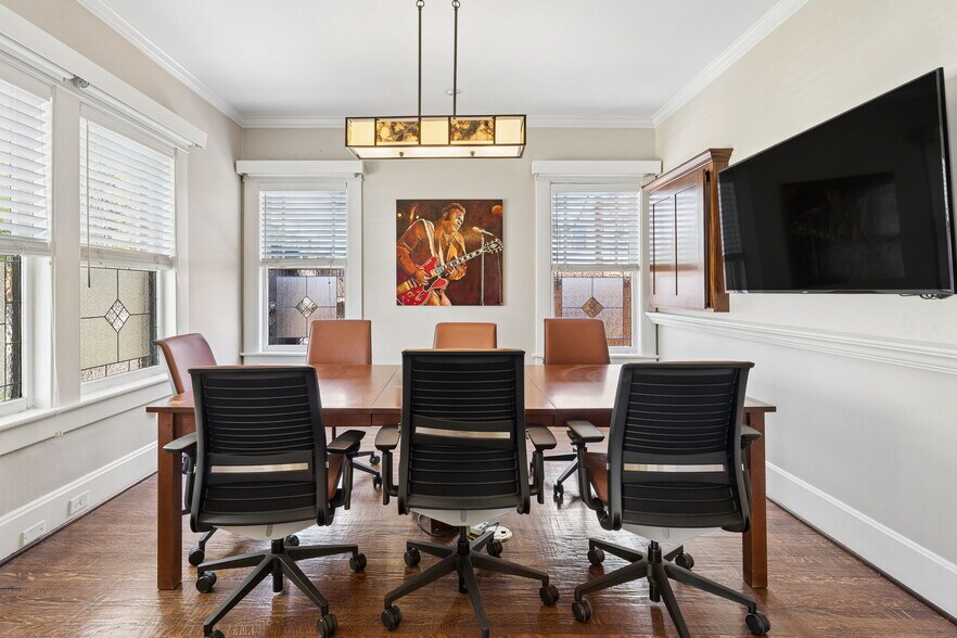 More Photos Of 4112 Swiss Ave, Dallas Office For Sale