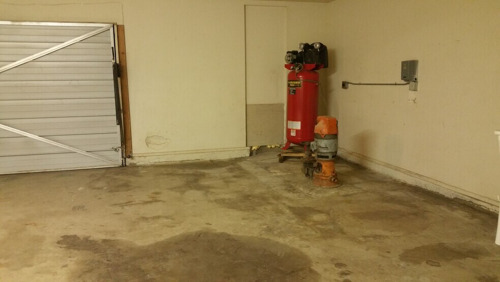 More Photos Of 4040 W Iris Ave, Visalia Flex For Lease