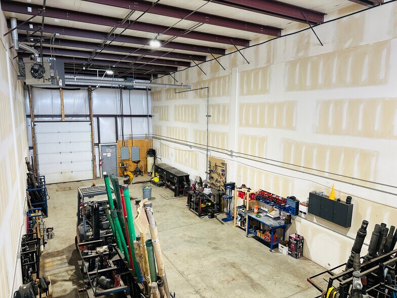 More Photos Of 10322 74 Av, Clairmont Service For Lease