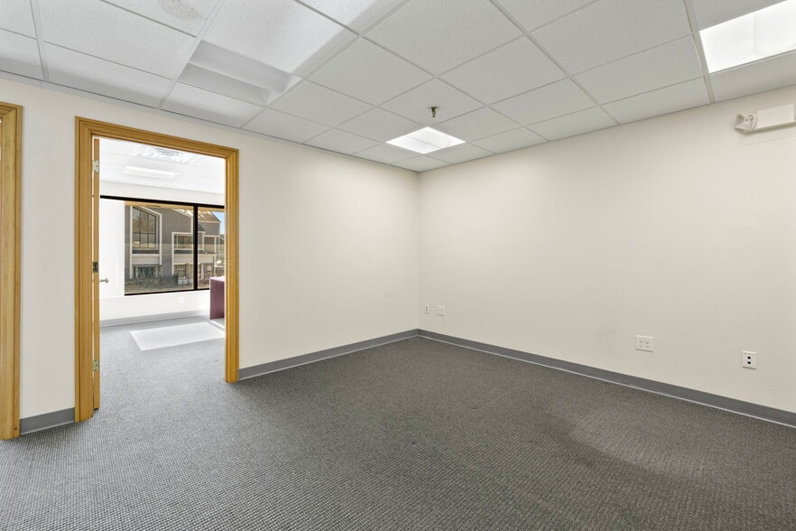 More Photos Of 264 N Broadway, Salem Freestanding For Sale