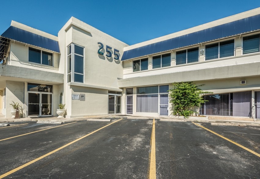 More Photos Of 255 University Dr, Coral Gables Medical For Lease