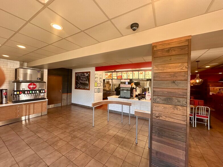 More Photos Of 652 1st St N, Alabaster Fast Food For Sale