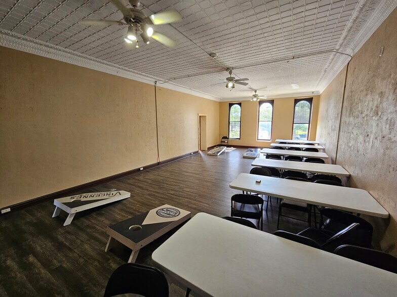 More Photos Of 124 Main St, Vincennes Office For Sale