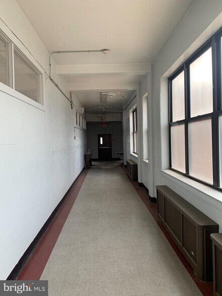 More Photos Of 6649 Tulip St, Philadelphia Schools For Lease