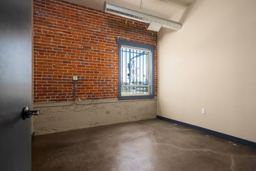 More Photos Of 429-431 E Sprague Ave, Spokane Freestanding For Lease