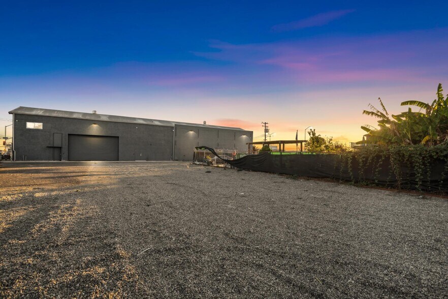 More Photos Of 1000 Calcot Pl, Oakland Warehouse For Lease