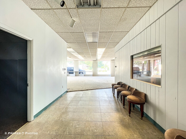 More Photos Of 1594 Dwight St, Holyoke Freestanding For Lease