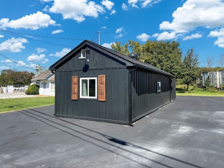 More Photos Of 1450 Old Belfast Rd, Lewisburg General Retail For Sale