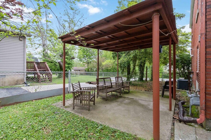 More Photos Of 104 Bennington Ct, Richmond Office For Lease