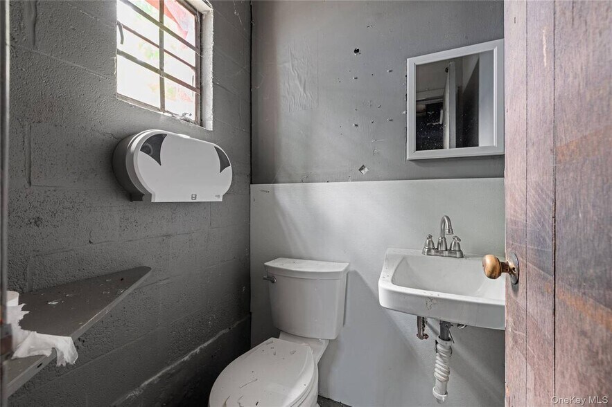 More Photos Of 1113-1125 Prospect Ave, West Islip Warehouse For Sale