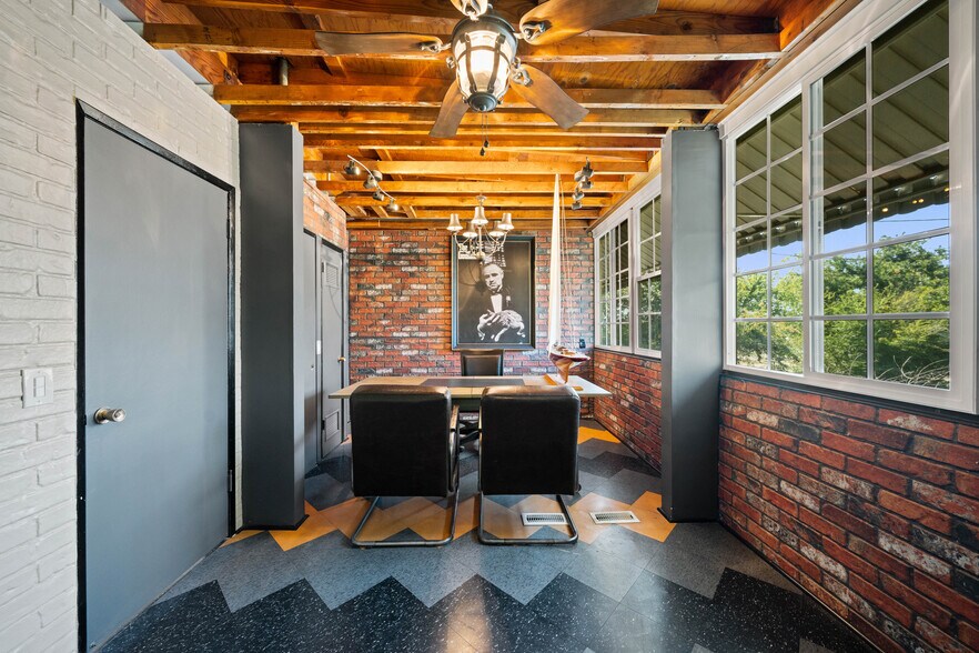 More Photos Of 903 N San Fernando Blvd, Burbank Storefront Retail Office For Sale