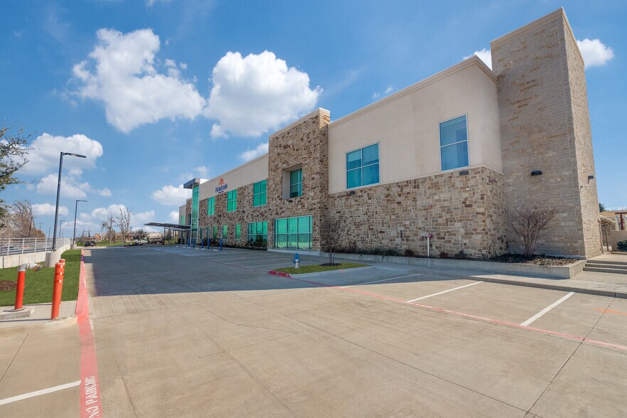 More Photos Of 6601 W University Dr, McKinney Hospital For Lease