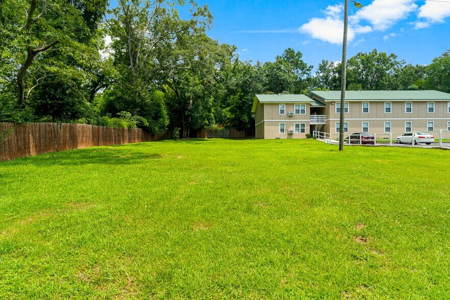 More Photos Of 872 Deer Wood Ln, Chipley Apartments For Sale