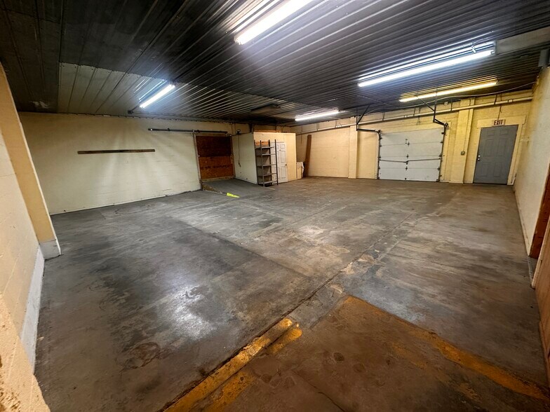 More Photos Of 522A S Main St, Broadway Flex For Sale