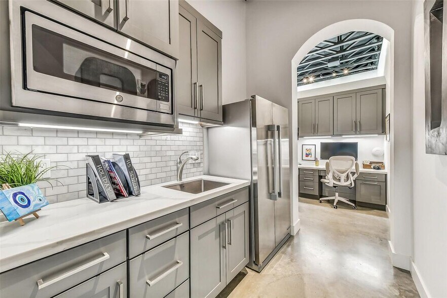 More Photos Of 316 Morningside Dr, Friendswood Loft Creative Space For Sale