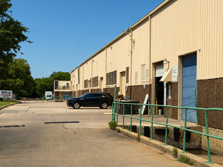 More Photos Of 2060 Couch Dr, McKinney Industrial For Sale