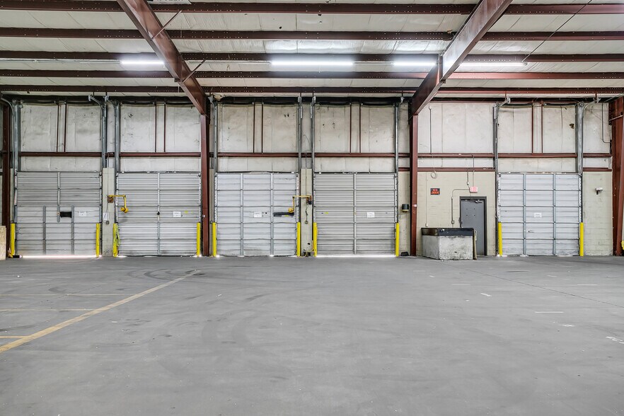 More Photos Of 2100 Commerce Dr, Cayce Warehouse For Lease
