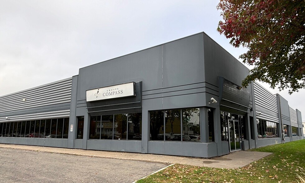 More Photos Of 2580-632 Av Dollard, Montréal Warehouse For Lease