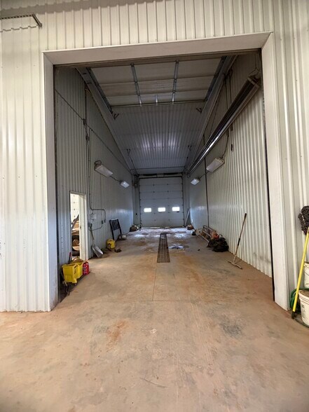 More Photos Of 2114 24th Ave SE, Watford City Warehouse For Sale