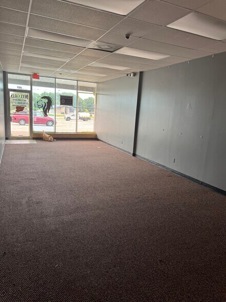 More Photos Of 405-523 E 24 Hwy, Independence Unknown For Lease