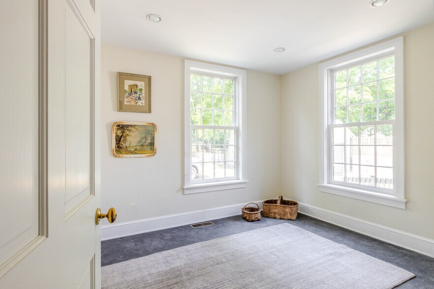 More Photos Of 16 Hudson St, Kinderhook Storefront Retail Residential For Lease