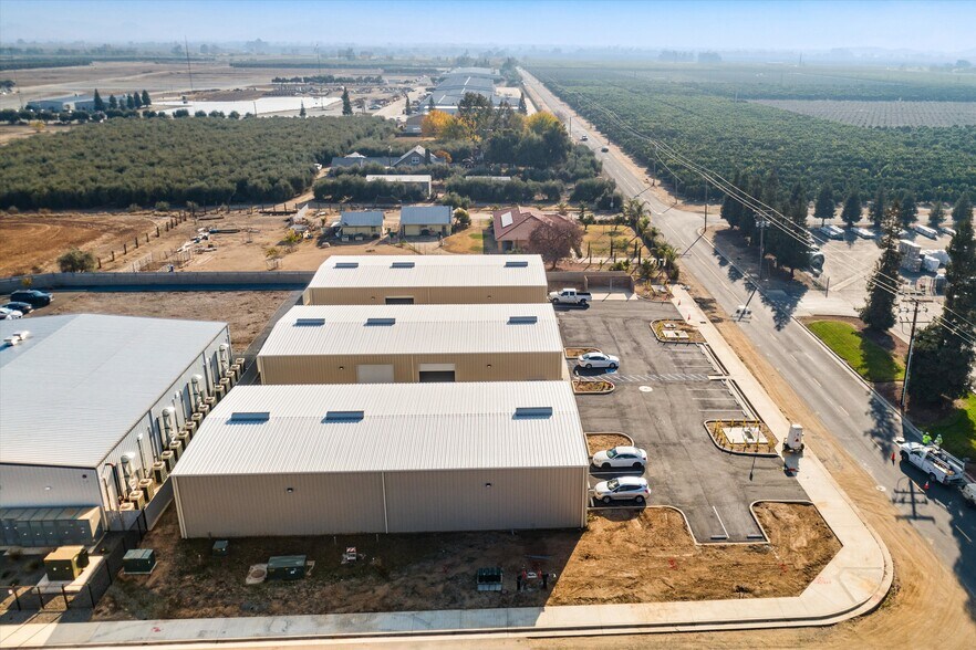 More Photos Of 136,146,156 S Blair Rd, Woodlake Industrial For Lease