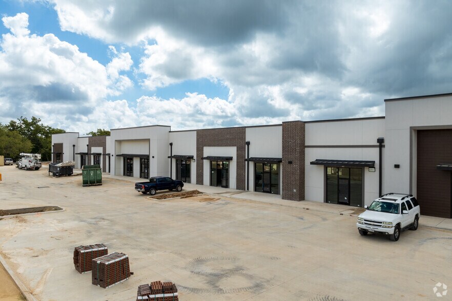 More Photos Of 14300 Ronald Reagan Blvd, Cedar Park Storefront For Sale