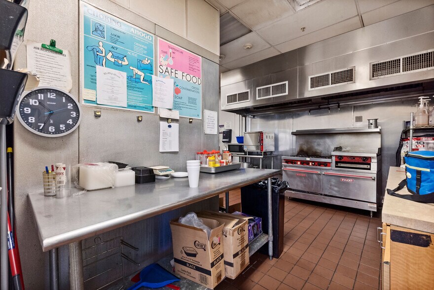 More Photos Of 118 Shenandoah Dr, The Woodlands Freestanding For Sale