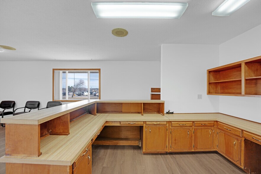 More Photos Of 804 Winchester Dr, Sedalia Medical For Sale