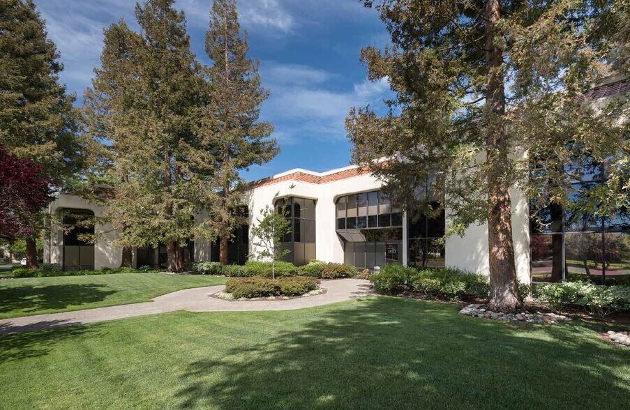 More Photos Of 19925 Stevens Creek Blvd, Cupertino Office For Lease